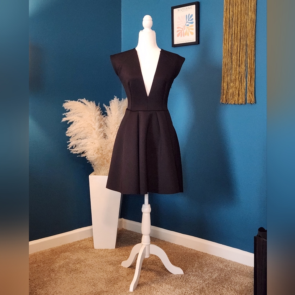Guess Black Plunge Neck Fit & Flare Skater Dress - Med